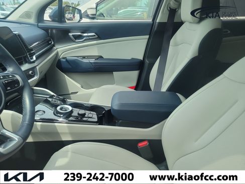 Certified 2025 Kia Sportage EX w/ EX Premium Package AWD/4WD image 8