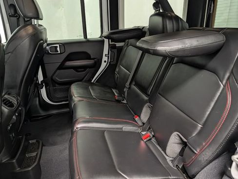 Used 2024 Jeep Wrangler Unlimited Rubicon AWD/4WD image 12