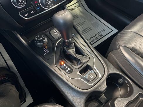 Used 2020 Jeep Cherokee Latitude Lux w/ Comfort/Convenience Group image 19