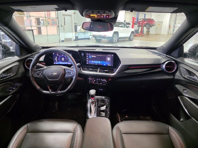 Used 2024 Chevrolet Trax RS w/ Sunroof Package FWD image 19