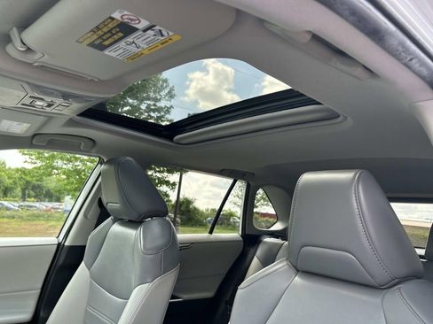 Used 2021 Toyota RAV4 XLE Premium image 24