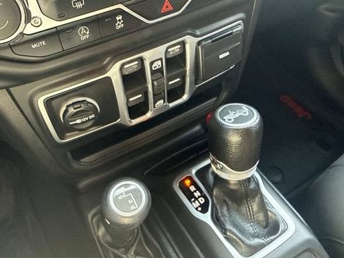 Used 2018 Jeep Wrangler Unlimited Sport S AWD/4WD image 22