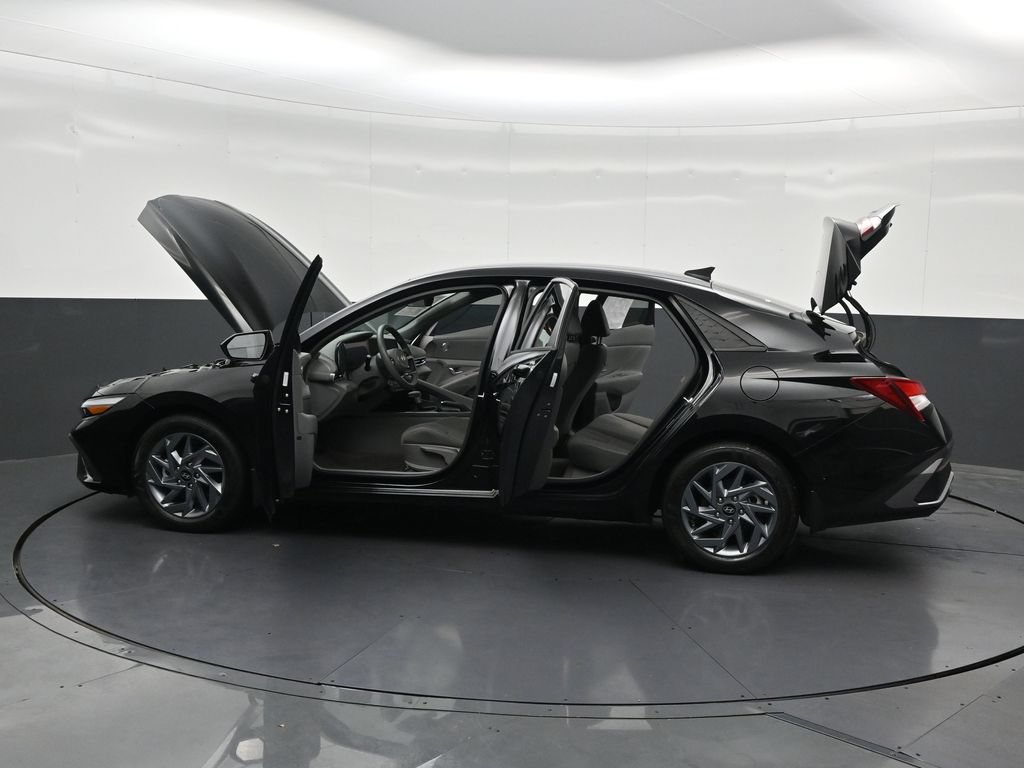Used 2024 Hyundai Elantra SEL FWD image 34