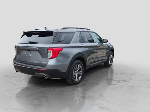 Used 2024 Ford Explorer XLT w/ Equipment Group 202A AWD/4WD image 8