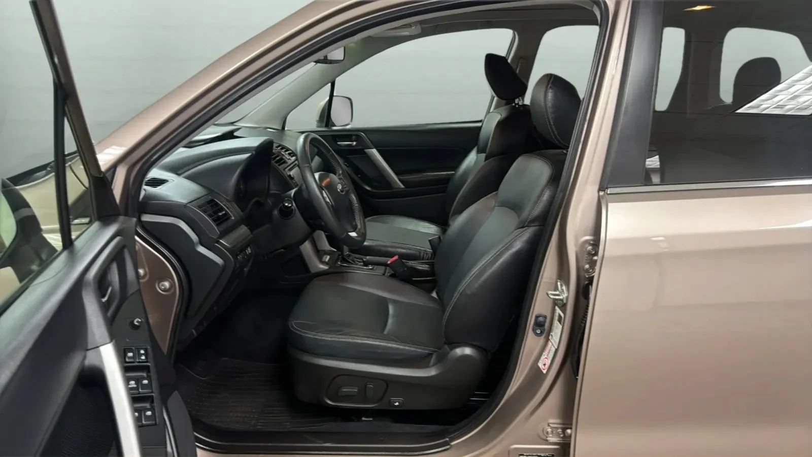 Used 2015 Subaru Forester 2.5i Touring w/ Eyesight & Navigation System AWD/4WD image 21