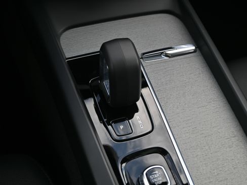 Used 2025 Volvo XC60 B5 Plus image 20