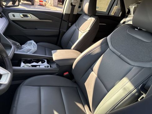 New 2026 Ford Explorer Active w/ Active Comfort Package RWD image 10