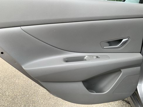 Used 2024 Hyundai Elantra SEL FWD image 28