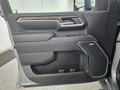 Used 2025 Chevrolet Silverado 3500 LTZ w/ LTZ Convenience Package AWD/4WD image 16