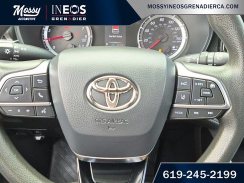 Used 2021 Toyota Highlander L FWD image 11