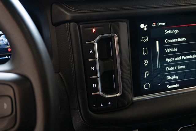 Used 2023 GMC Yukon Denali AWD/4WD image 39