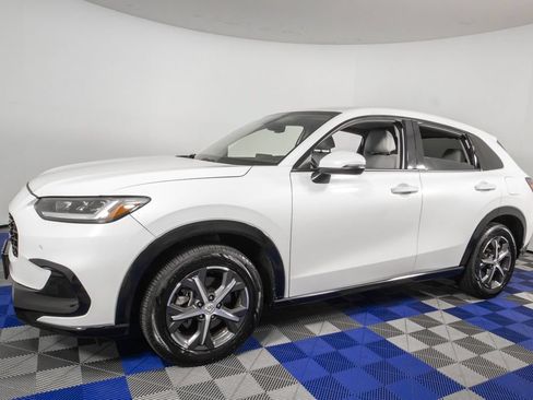 Used 2023 Honda HR-V EX-L image 2