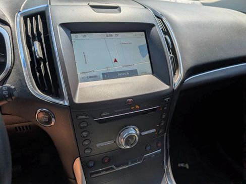 Used 2019 Ford Edge Titanium w/ Equipment Group 301A AWD/4WD image 8