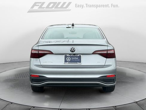 Certified 2023 Volkswagen Jetta SE w/ Panoramic Sunroof Package image 8