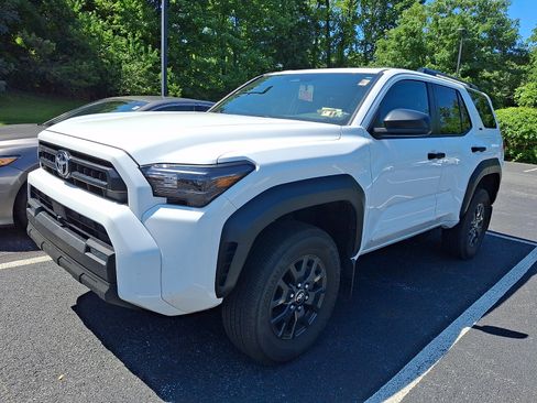 Used 2025 Toyota 4Runner SR5 AWD/4WD image 2