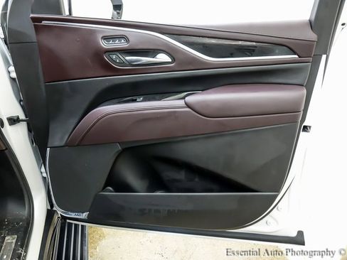 Certified 2023 Cadillac Escalade ESV Premium Luxury Platinum w/ Heavy-Duty Trailer Package image 28