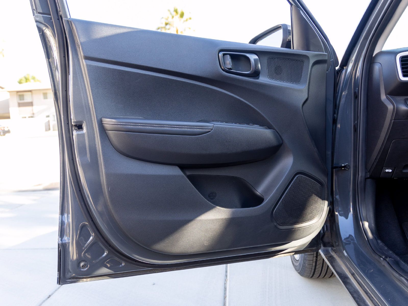 Used 2024 Hyundai Venue Limited FWD image 3