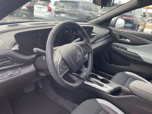 Used 2024 Buick Envista Preferred w/ Convenience I Package image 9