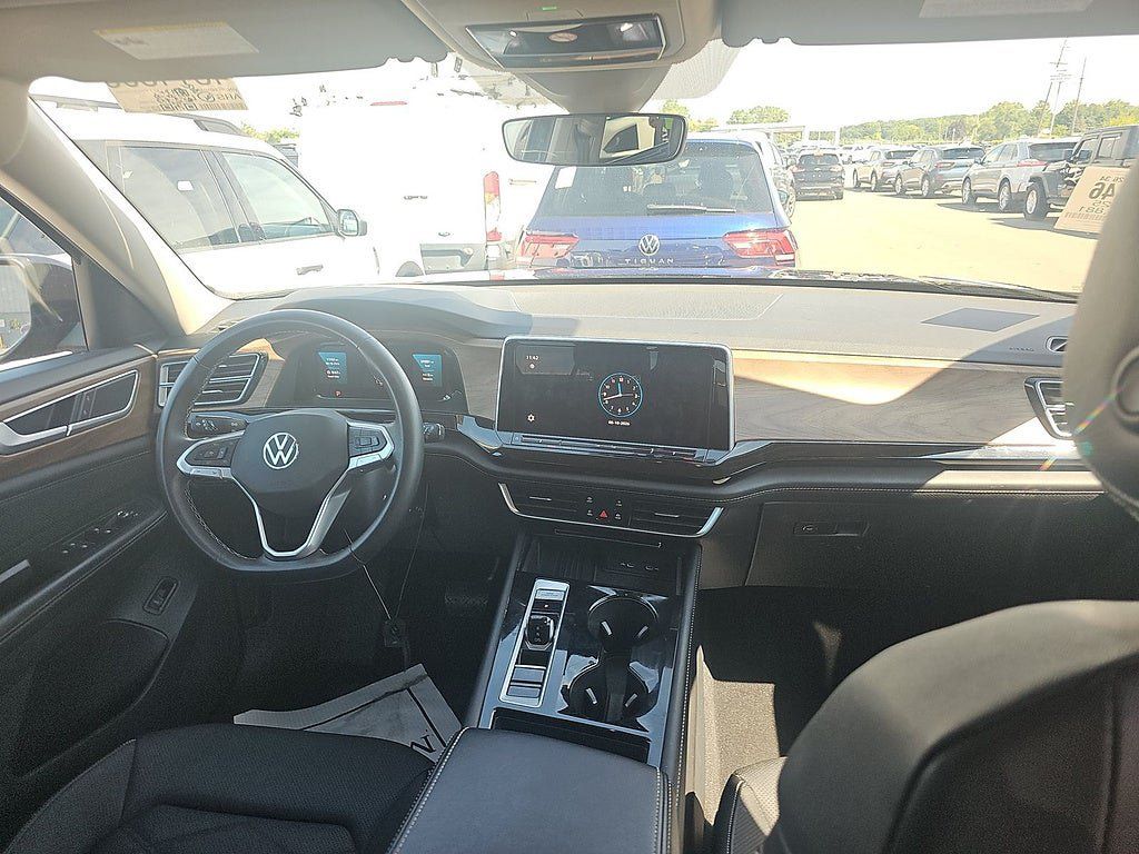 Used 2025 Volkswagen Atlas SE FWD image 13