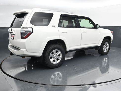 Used 2018 Toyota 4Runner SR5 AWD/4WD image 8