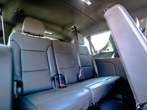 Certified 2025 Chevrolet Suburban LT AWD/4WD image 33
