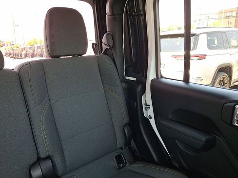 Used 2025 Jeep Gladiator Mojave AWD/4WD image 14