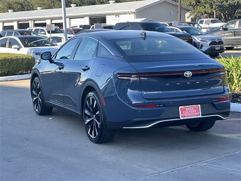 Used 2025 Toyota Crown Platinum image 5