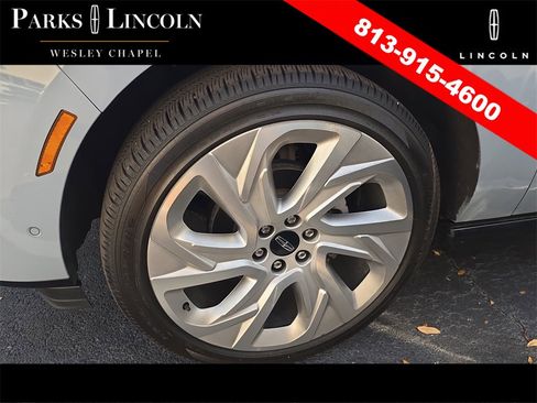 Used 2025 Lincoln Navigator Reserve image 7