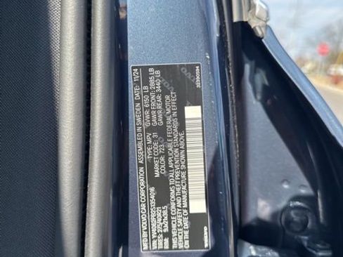 Used 2025 Volvo XC90 B6 Plus image 26