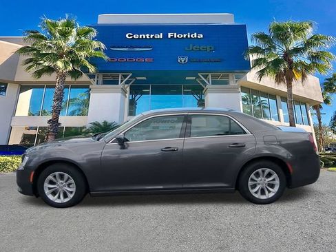 Used 2022 Chrysler 300 Touring RWD image 8