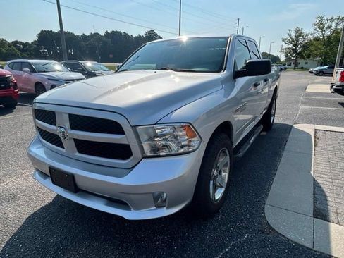 Used 2018 RAM 1500 Express w/ Express Value Package AWD/4WD image 4