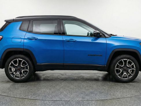 Used 2025 Jeep Compass Trailhawk AWD/4WD image 11