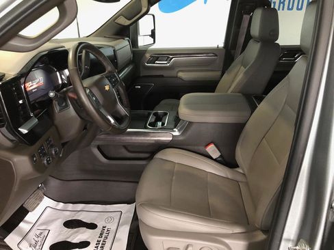 Used 2024 Chevrolet Silverado 2500 LTZ w/ LTZ Plus Package image 6