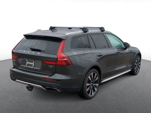 Used 2020 Volvo V60 T5 Cross Country image 8