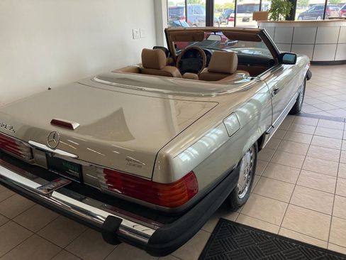 Used 1988 Mercedes-Benz 560 SL image 5