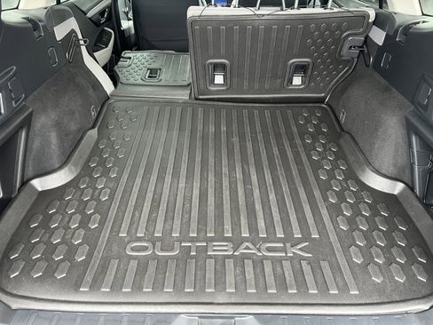 Used 2022 Subaru Outback Premium image 21