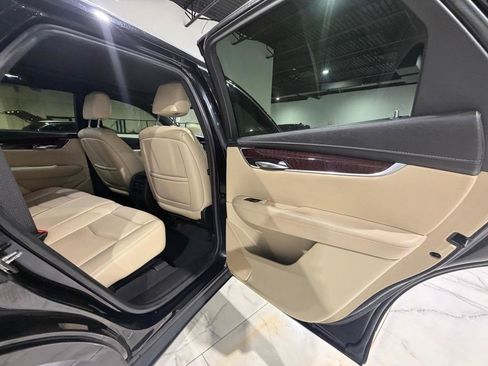 Used 2018 Cadillac XT5 Luxury w/ Driver Awareness Package FWD image 22