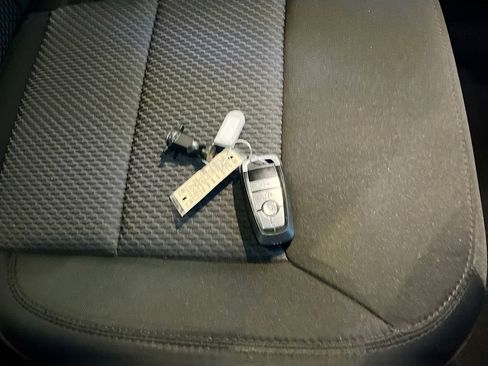 Used 2022 Ford Explorer XLT AWD/4WD image 34