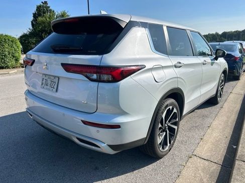 Used 2024 Mitsubishi Outlander SE AWD/4WD image 3