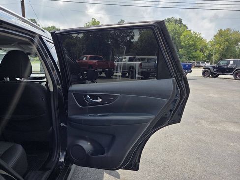 Used 2019 Nissan Rogue SV FWD image 19