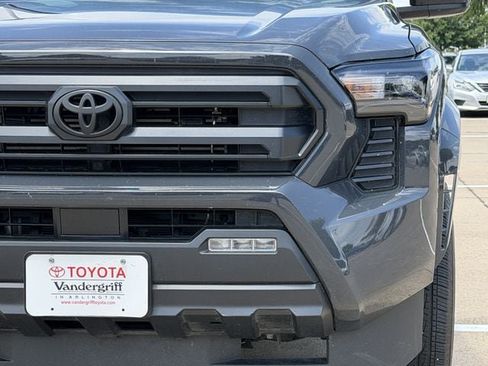 Used 2025 Toyota Tacoma SR5 AWD/4WD image 8