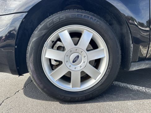 Used 2005 Ford Five Hundred SE image 12