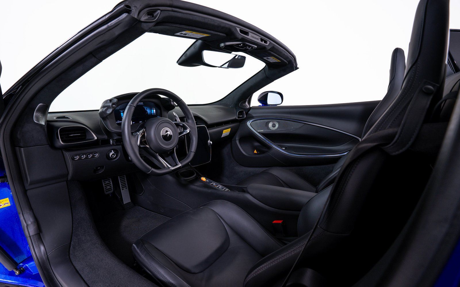 Used 2025 McLaren Artura Spider RWD image 18