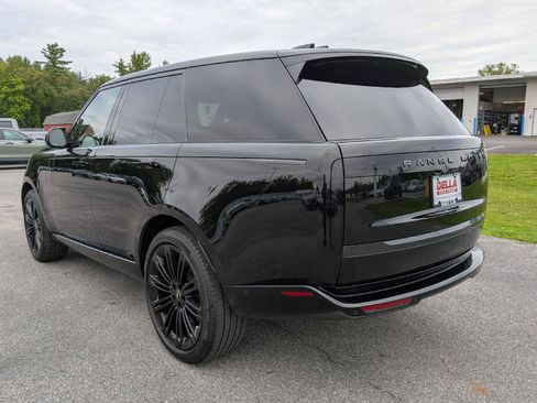 Used 2025 Land Rover Range Rover SE AWD/4WD image 8
