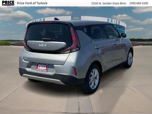 Used 2023 Kia Soul LX w/ Option Group 015 FWD image 5