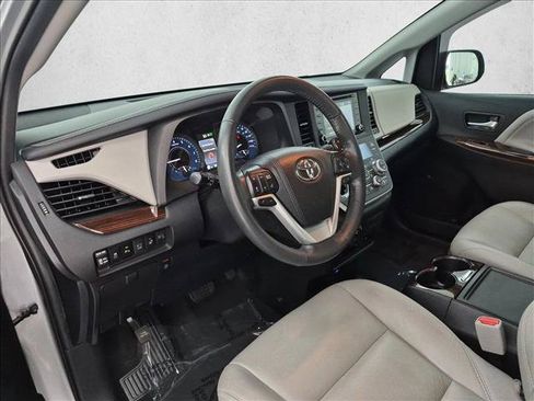 Used 2020 Toyota Sienna Limited Premium AWD/4WD image 10