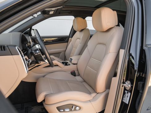 Used 2019 Porsche Cayenne AWD/4WD image 6