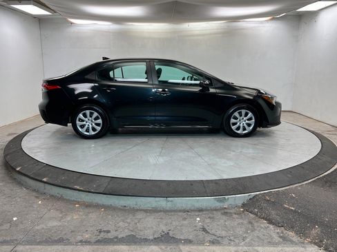 Used 2022 Toyota Corolla LE image 7