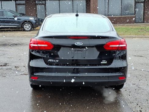 Used 2017 Ford Focus SE image 4
