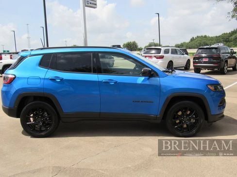 Used 2025 Jeep Compass Latitude w/ Altitude Special Edition AWD/4WD image 7